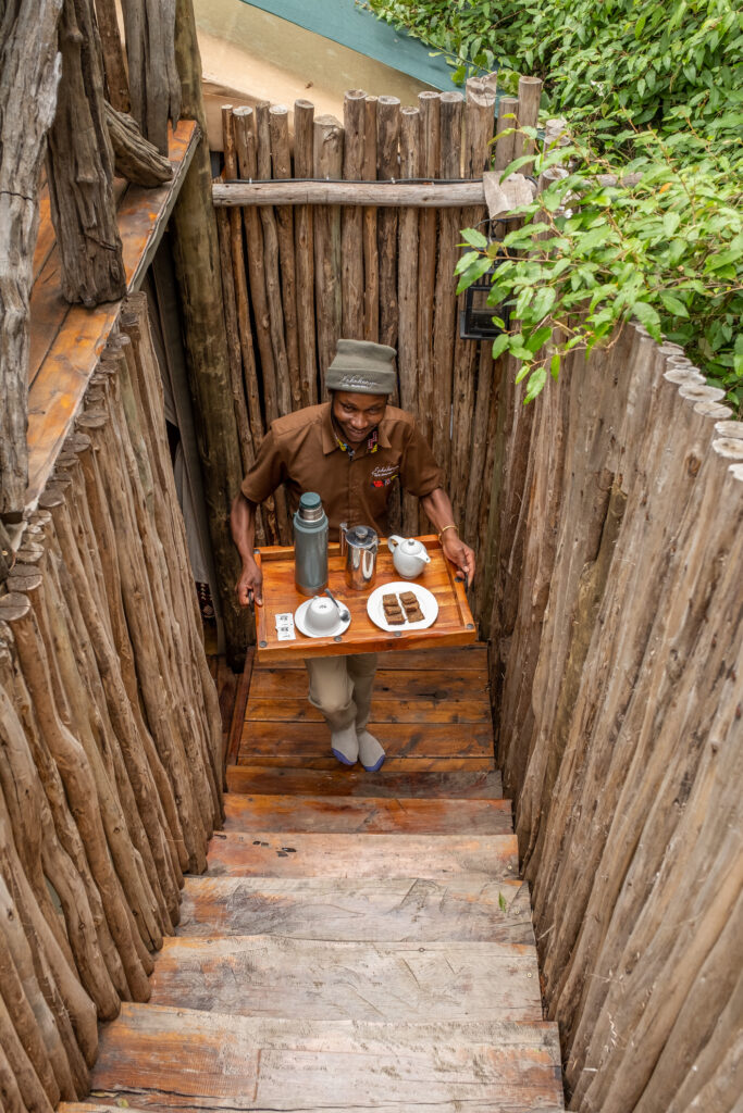 Bulter serving tea & coffee at the starbed